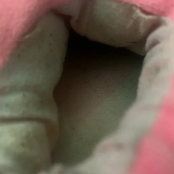 Hello kitty slippers worn - Picture 4 of 4